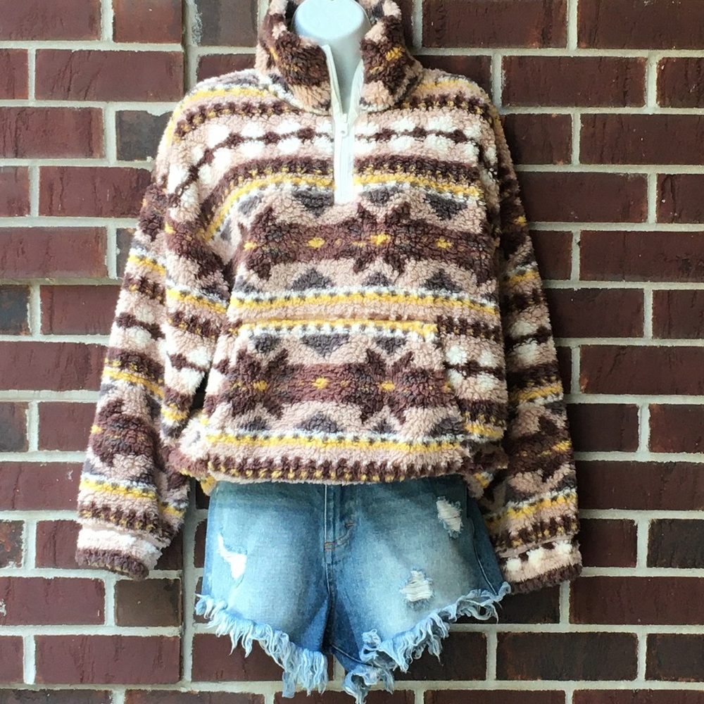 Aerie beautiful soft pullover in a Montana motif.